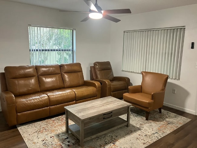 Photo - 608 William Ave