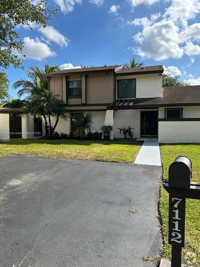 Building Photo - 7112 SW 127th Pl Rental