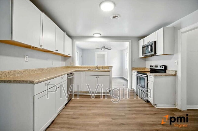 Photo - 2727 Jamestown Ave