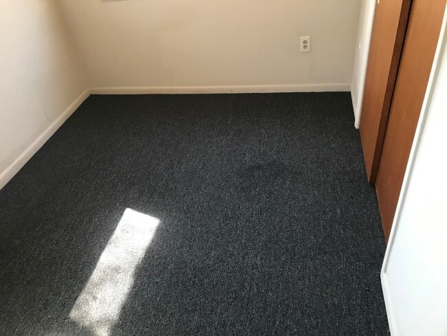 bedroom 2 - 1140 S Elizabeth St Unit 2