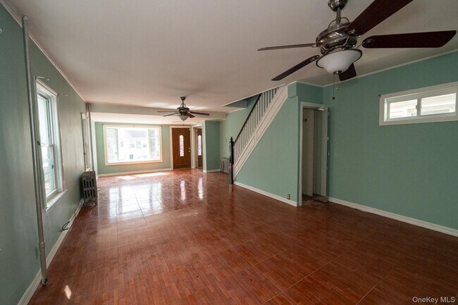 Photo - 105-41 90th St