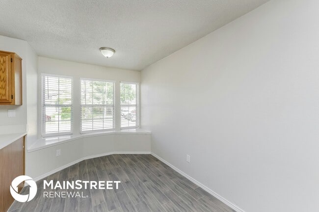 Photo - 10917 Ives St