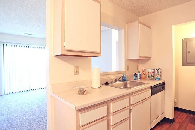 EAGLES POINT APARTMENTS