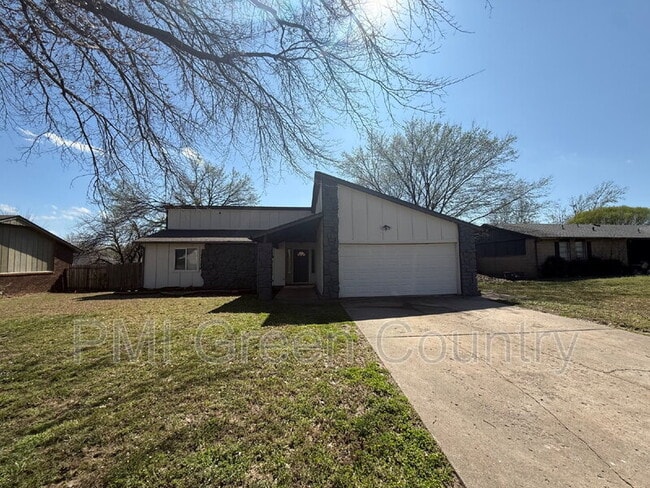 Building Photo - 801 W Vicksburg St