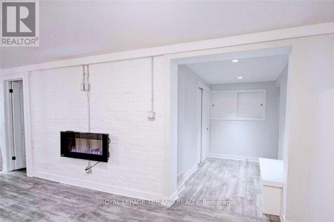 Photo - 877 Waterloo St