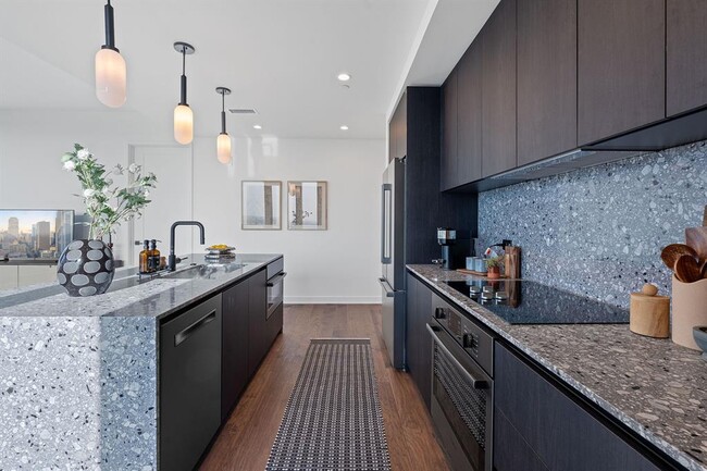 Building Photo - 84 East Ave Unit 1906