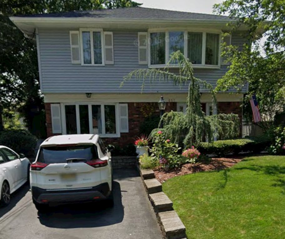 Photo - 657 Mariann Pl