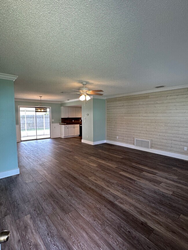 Photo - 647 Goodwin Ave