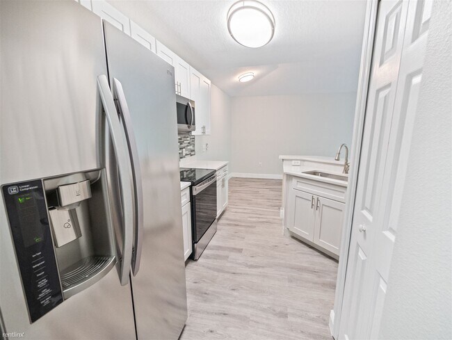 Photo - 1 br, 1 bath Condo - 6518 Swissco Drive 1234