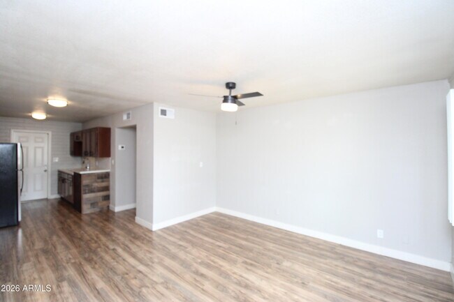 Photo - 6040 N 21st Ave Unidad 8