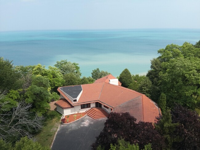1240 E Donges Ct