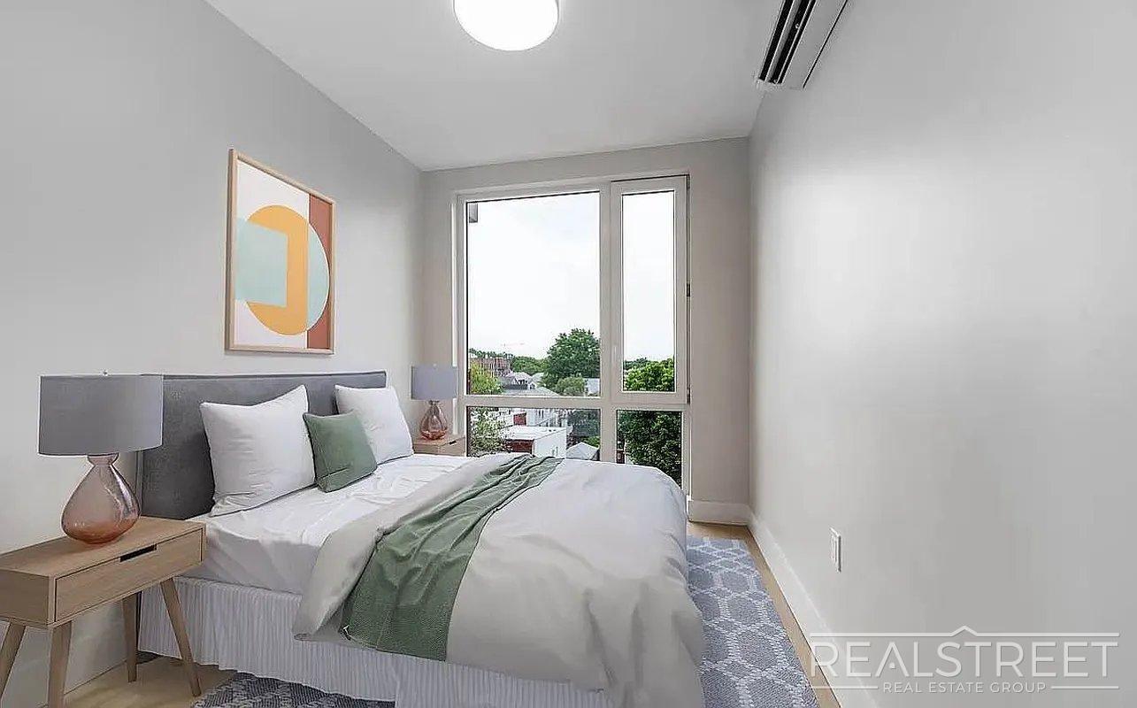 Photo - New York Avenue