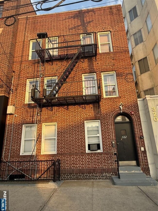 Building Photo - 322 Anderson Ave