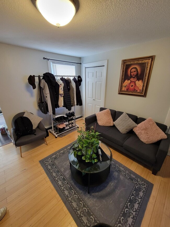 Building Photo - 148 Summer St Rental
