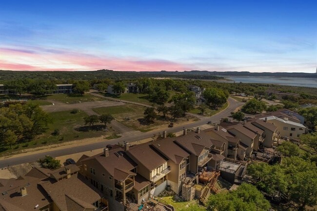 Photo - 970 Parkview Dr