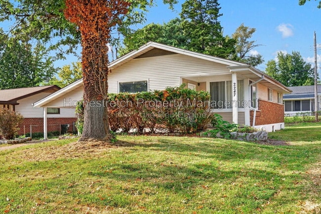 Building Photo - 2247 Hollis Dr