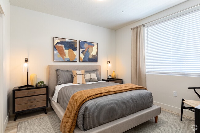 2BR, 2BA - 1,072SF