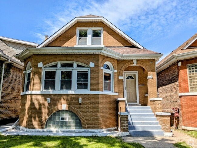 Building Photo - 834 N Kolin Ave Rental