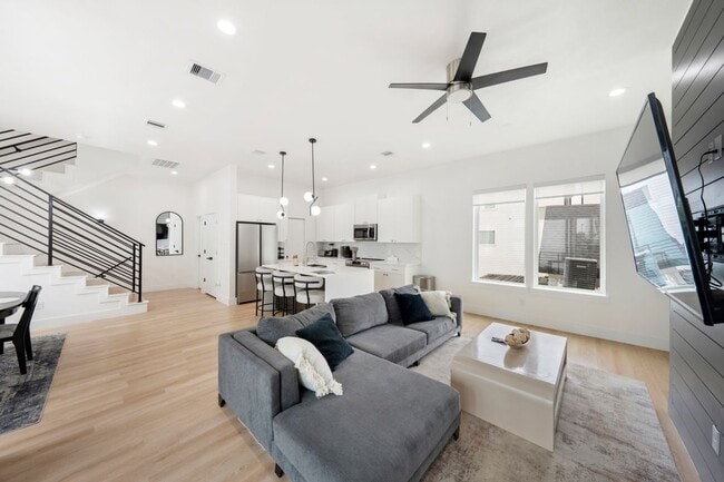Photo - 3010 Delano St