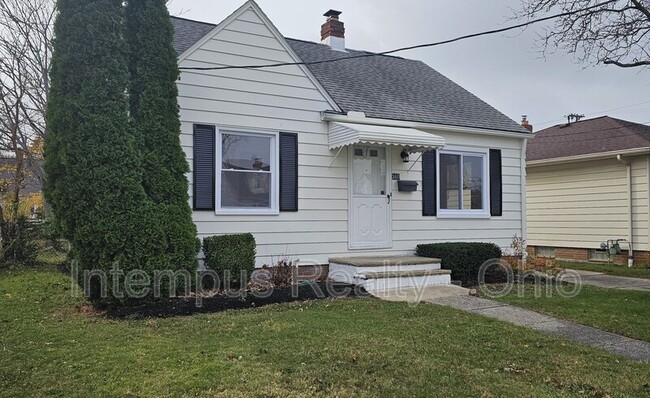 Photo - 360 E 326th St