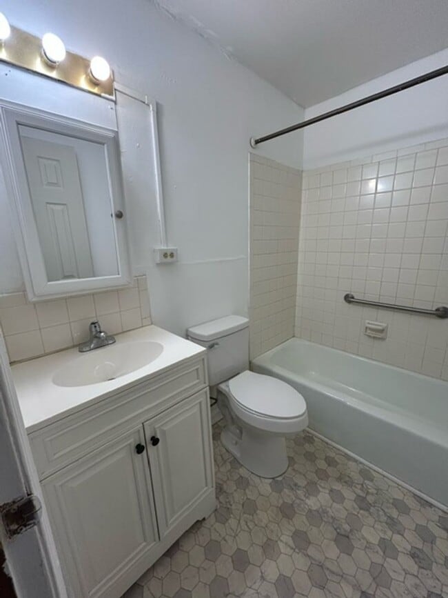 Photo - Willow Creek Apartments (201 Audubon Dr)