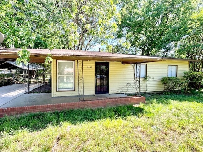 Building Photo - 2433 Shepherd Dr NW