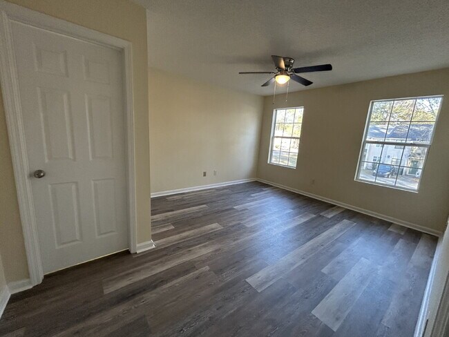 Photo - Apartment for Rent Unit E