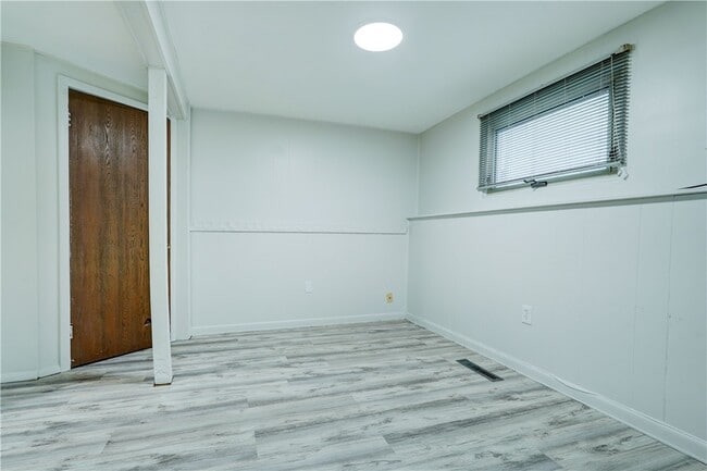 Photo - 2233 Clifford Ave