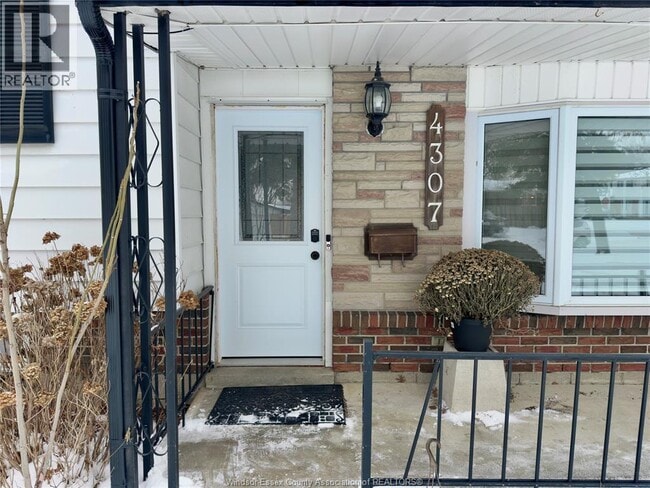 Photo - 4307 Ashfield Cres