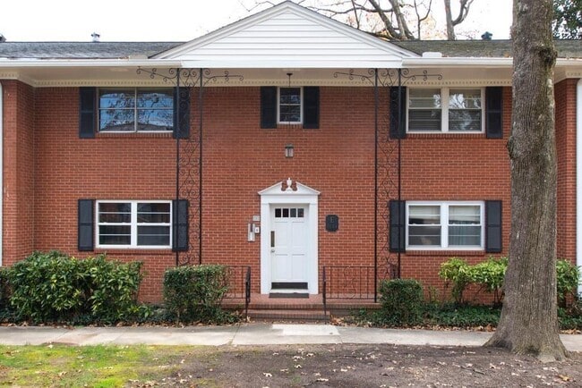 Building Photo - 3660 Peachtree Rd NE Unit E4