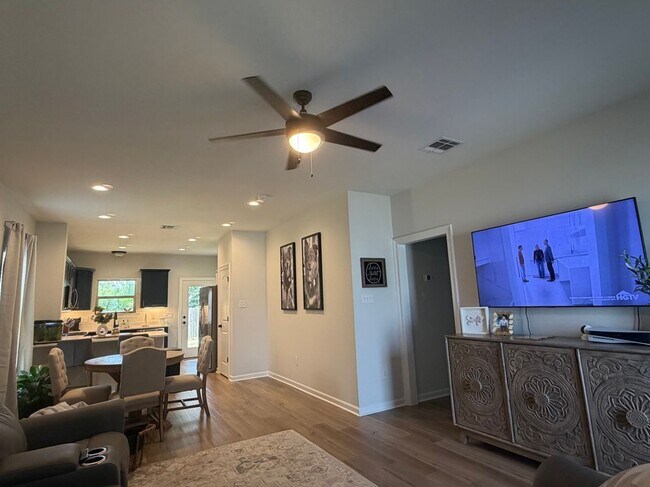 Photo - 106 Lightbourne Dr