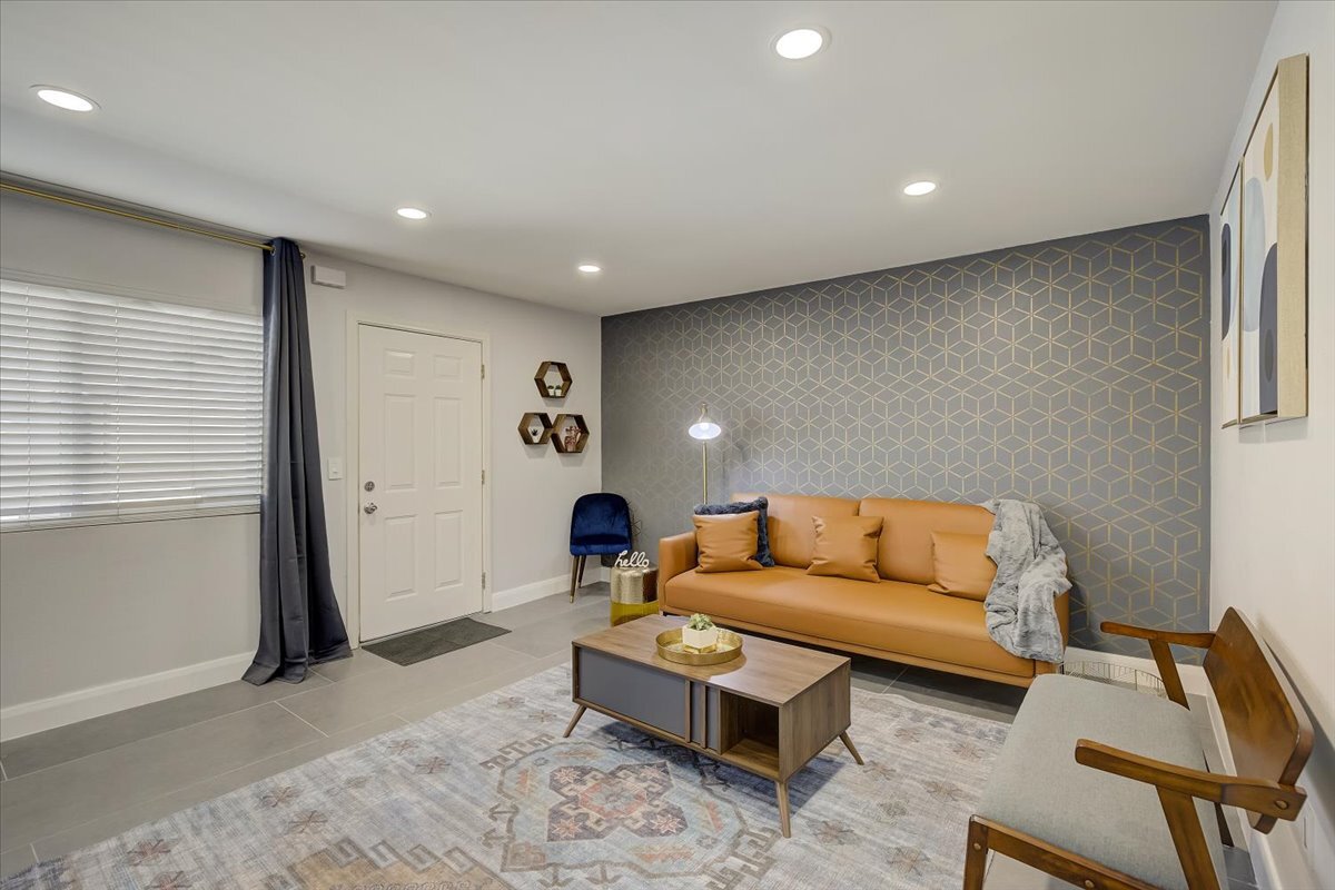 Photo - 16562 Regina Cir (Huntington Beach, CA)