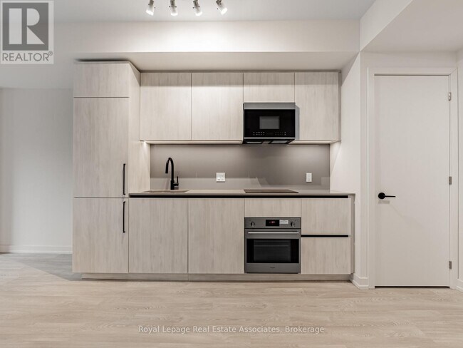 Photo - 33 Parliament St Unit 423