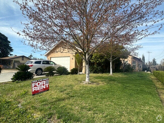 Building Photo - SW Visalia Home coming soon!!