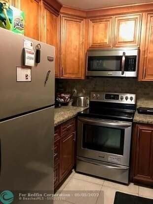 Building Photo - 620 NW 13th St Unit 11