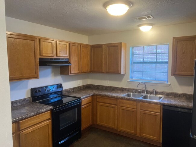 Photo - 3 Bed 2 Bath Duplex