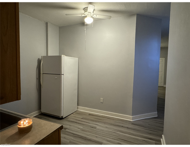 Photo - 1 br, 1 bath Triplex - 2005 Sherman Avenue A