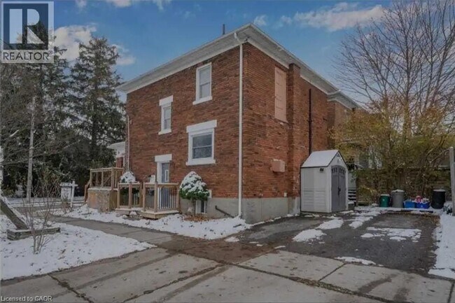 Photo - 98 Brubacher St