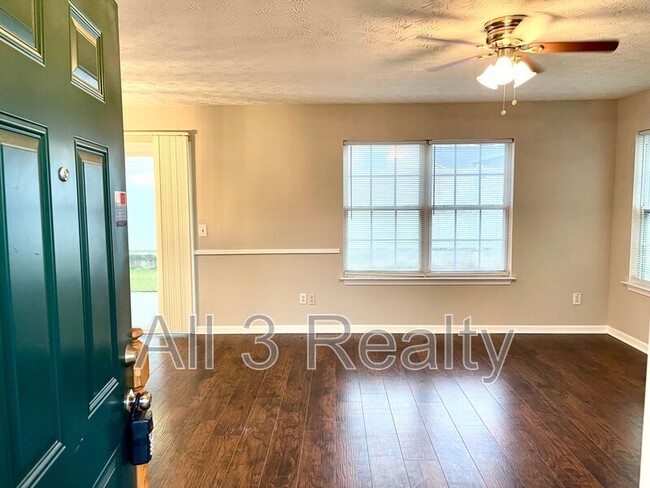 Photo - 650 Windcroft Cir NW