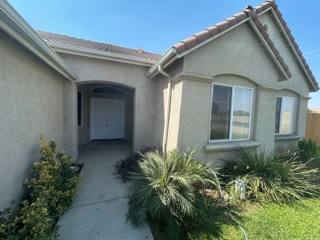 Photo - Hard to find 4 bedrooms in Lemoore with Easy Highway Access