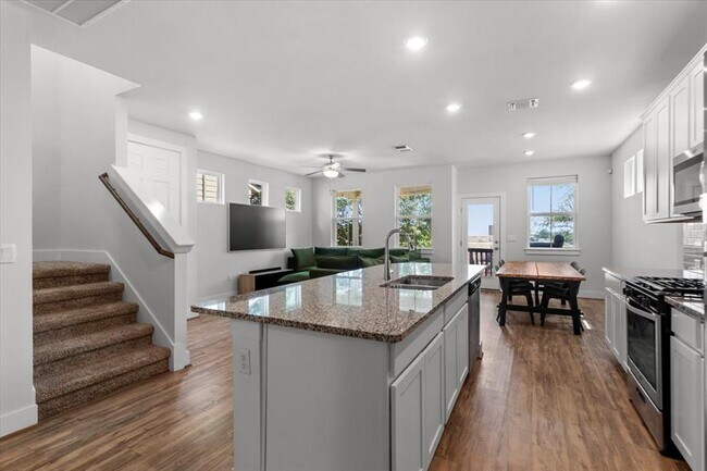 Photo - 7106 Silver Star Ln