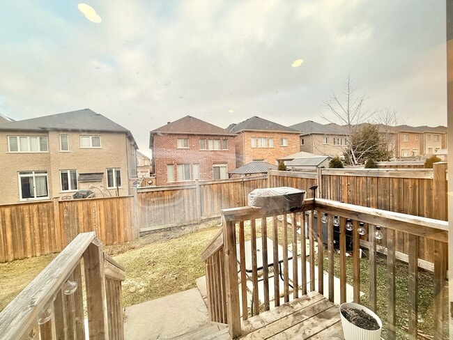 Building Photo - 1 + D BED - 1 BATH - RICHMOND HILL - BASEMENT Unit 2