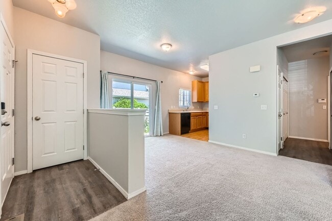 Photo - 4 bed /2.5bath Charming Home in Aurora