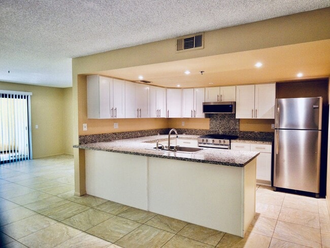 Photo - 200 E Racquet Club Rd