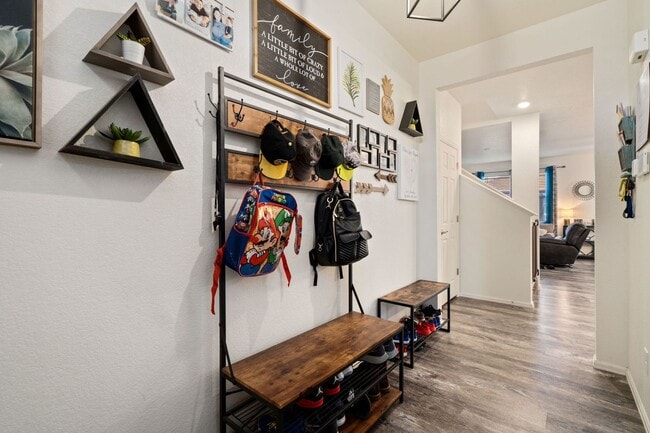 Photo - Beautiful 5 Bed Home in Raindance