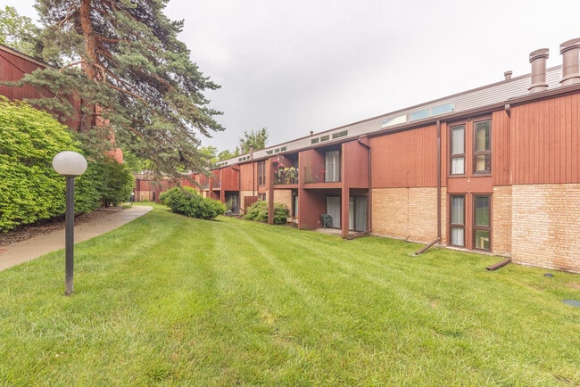 Photo - 2407 Packard St