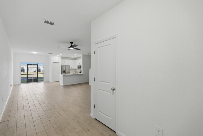 3-Bedroom Oak Hammock Townhome – Internet Included!