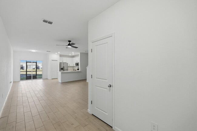 Photo - 3-Bedroom Oak Hammock Townhome – Internet Included!