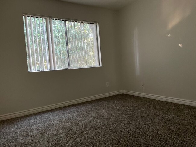 Photo - 1114 W Blaine St Unit 205