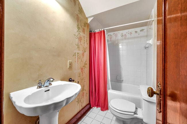 Photo - 511 W High St